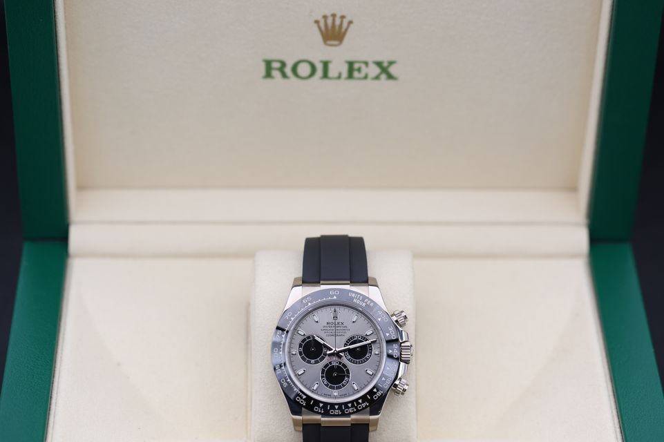 Rolex Daytona 116519 LN Image 4